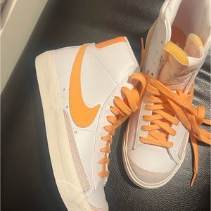 Nike Blazer ‘77 White Peach
